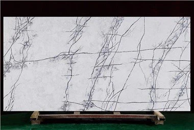 سرمئی رگوں کے ساتھ سفید کوارٹج