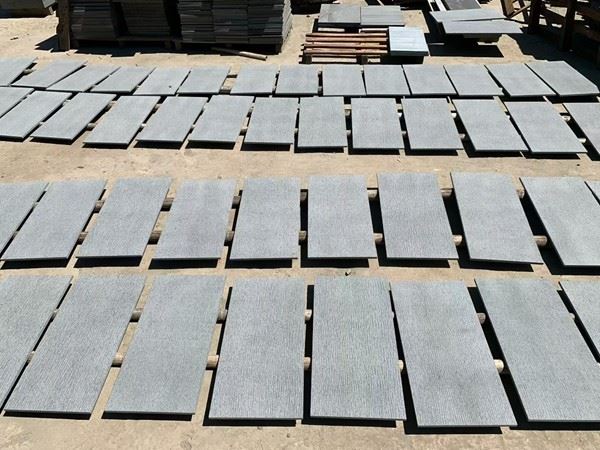 Chiseled Dark Grey Basalt Tile